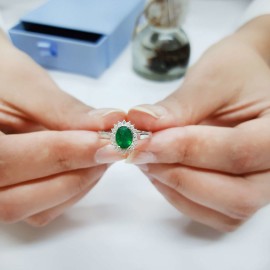 0,14 Karat Pırlanta Oval Zümrütlü Yüzük  TD470