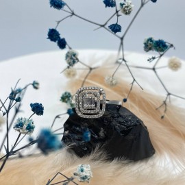 0.20 Karat Pırlanta Baget Yüzük